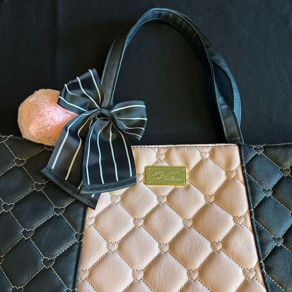 Betsey Johnson Elegant Black and Pink Quilted Tote Bag Excellent Condition - Picture 2 of 11
